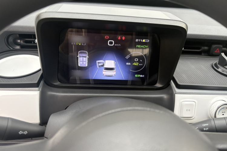 五菱汽车 宏光MINIEV 2022款 GAMEBOY 200km 玩咖款 磷酸铁锂中控内饰7007