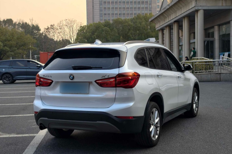 宝马X1 2016款 sDrive18Li 时尚型车身外观6006