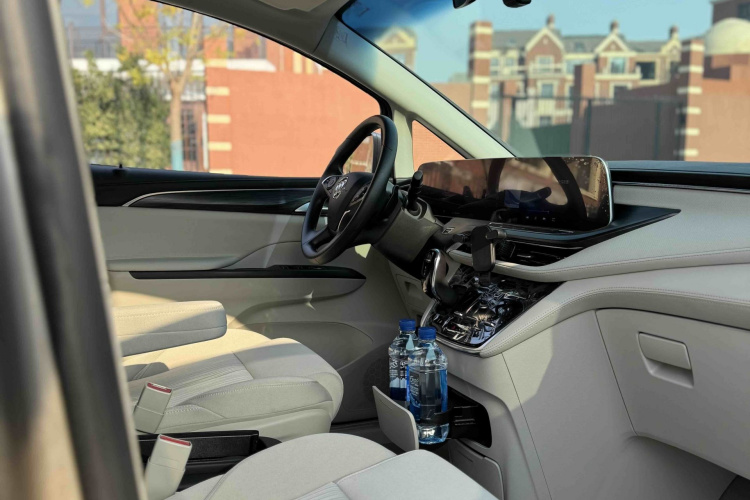 别克GL8 2023款 ES陆尊 舒适型中控内饰7002