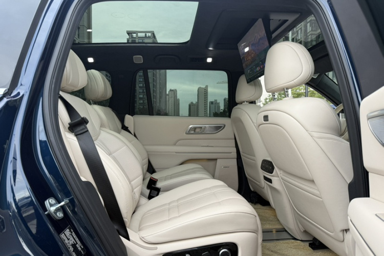 深蓝汽车 深蓝S09 2025款 四驱Ultra+ 高定版中控内饰7007