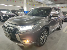 三菱 欧蓝德 2016款 2.4L 四驱精英版 5座