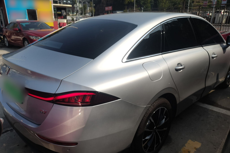 荣威D7 2025款 DMH 125km 世界冠军卓越版车身外观7