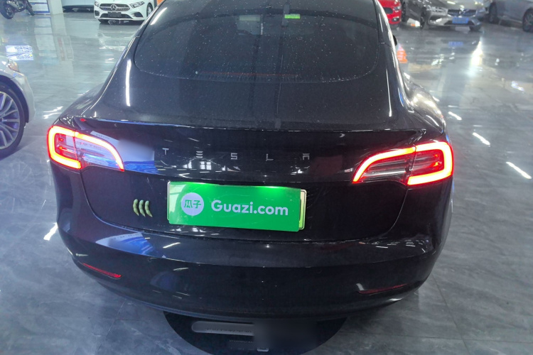 特斯拉 Model 3 2022款 后轮驱动版车身外观6