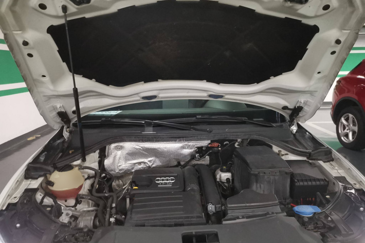 奥迪Q3 2017款 30 TFSI 时尚型机舱底盘24