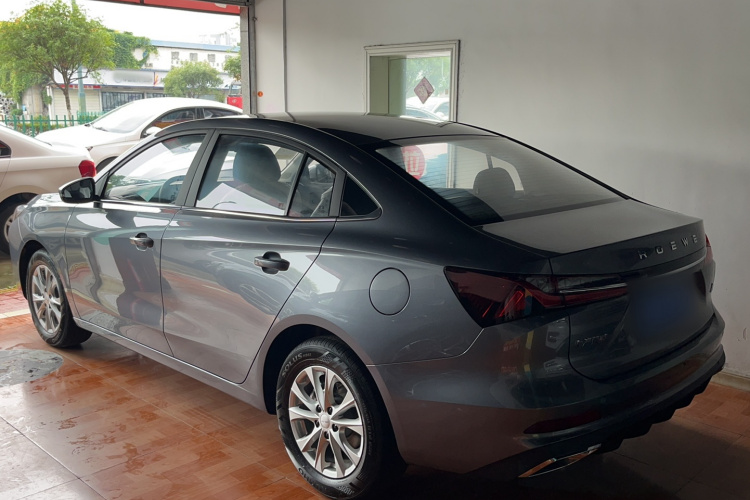 荣威i5 2023款 1.5L CVT豪华版车身外观6002