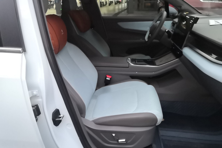 睿蓝汽车 睿蓝7 2023款 605km 猎光局部细节41