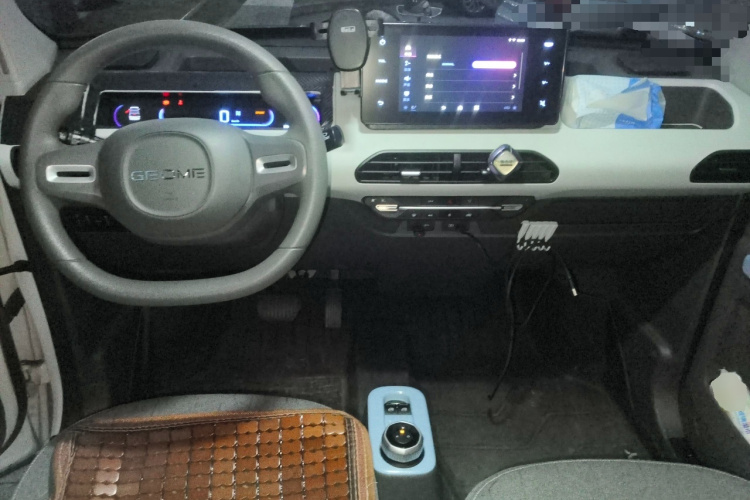 吉利银河 2023款 熊猫mini 200km 耐力熊中控内饰12