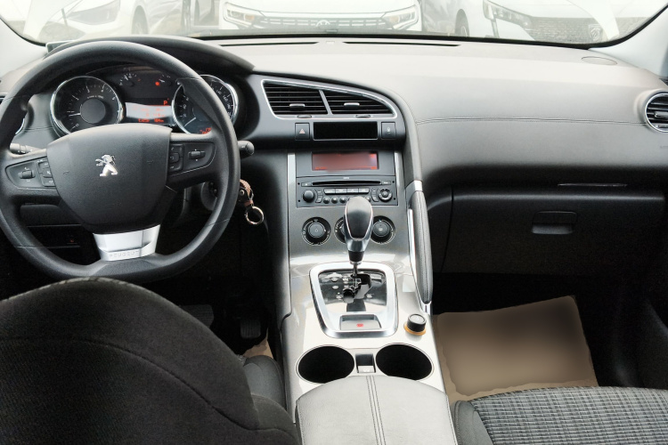 标致3008 2018款 2.0L 自动经典版中控内饰12