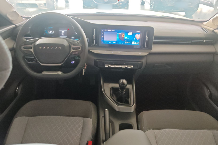 宝骏RC-5 2020款 1.5L 手动智耀精英型中控内饰12