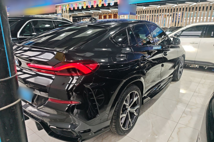 宝马X6 2022款 改款二 xDrive40i M运动套装车身外观7