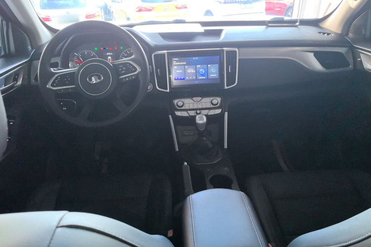 长城 炮 2019款 2.0T商用版手动柴油两驱精英型长箱GW4D20M中控内饰12