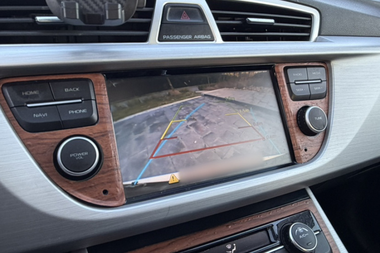 吉利汽车 博越 2016款 2.0L 手动智联型局部细节16