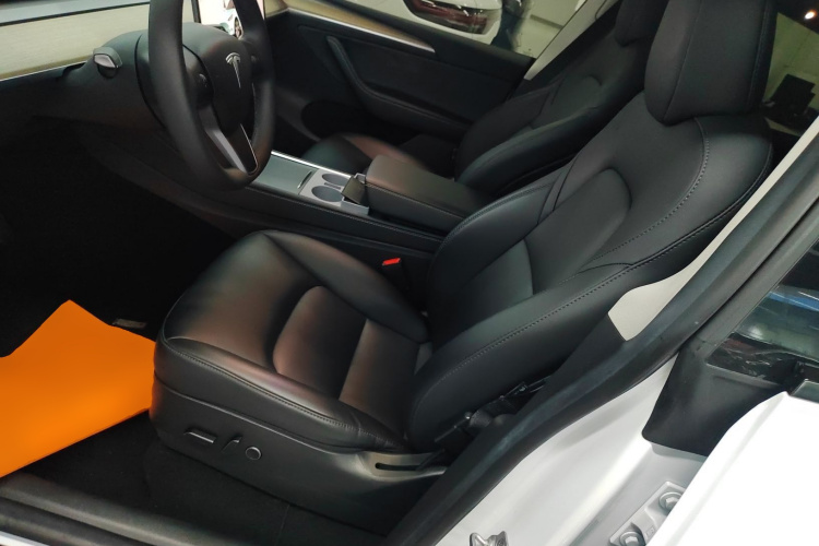 特斯拉 Model Y 2023款 后轮驱动版中控内饰19