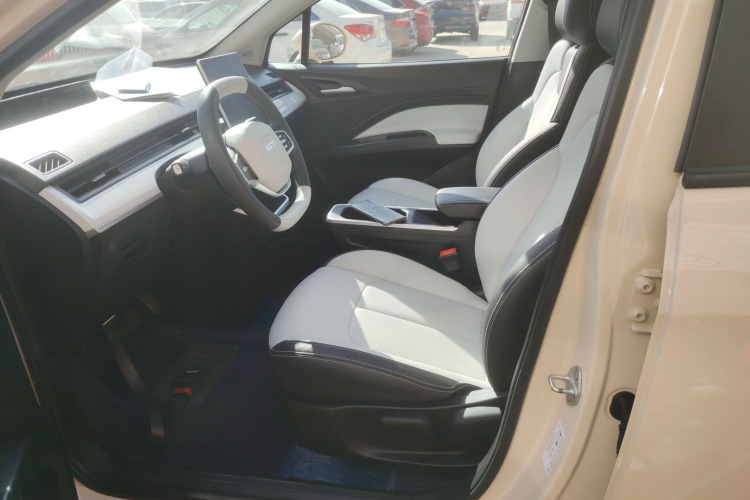 哪吒汽车 哪吒AYA 2023款 318 Lite中控内饰19