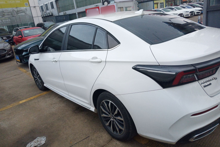 奇瑞 艾瑞泽5 PLUS 2021款 小泽 1.5T CVT享PLUS车身外观4