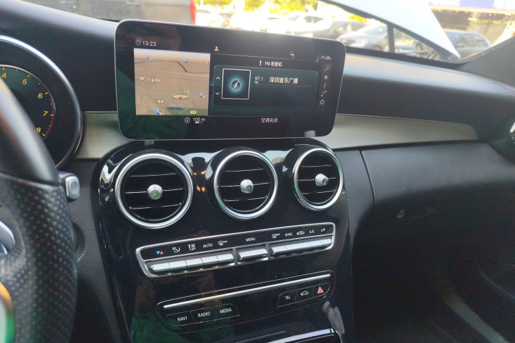 奔驰C级 2019款 C 260 运动版局部细节16