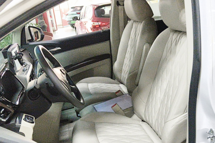 别克GL8 2023款 陆上公务舱 舒适型中控内饰19