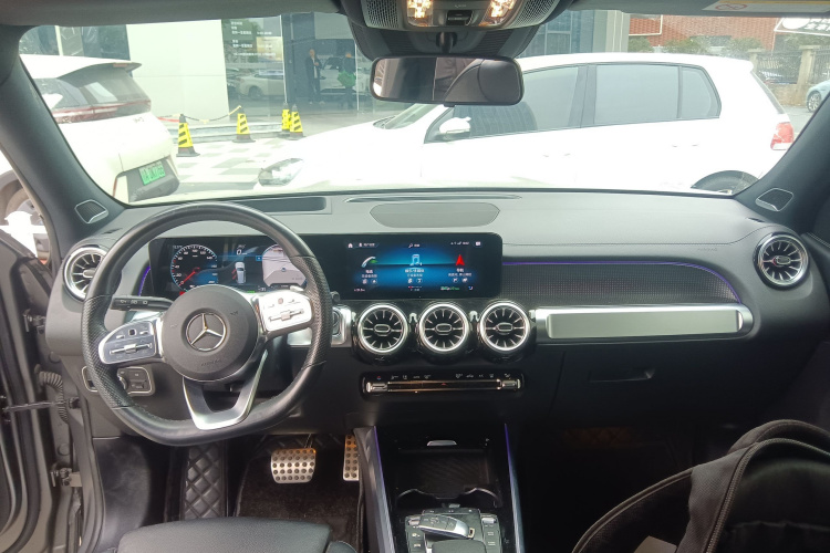 奔驰EQB 2022款 EQB 350 4MATIC 首发特别版中控内饰12