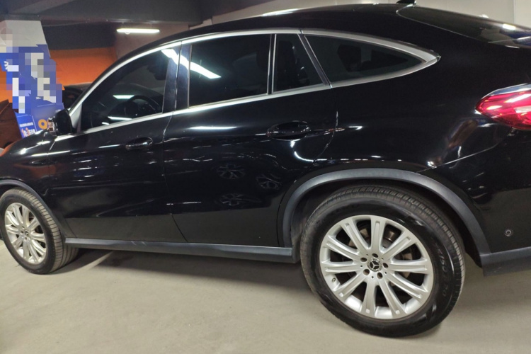 奔驰GLE轿跑 2018款 GLE 320 4MATIC 轿跑SUV车身外观4