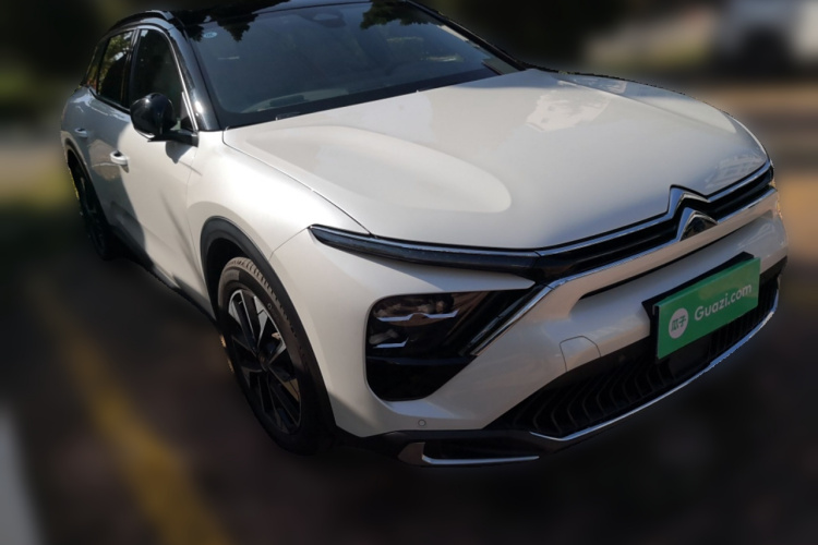 雪铁龙 凡尔赛C5 X 2023款 1.6T 势不凡车身外观3