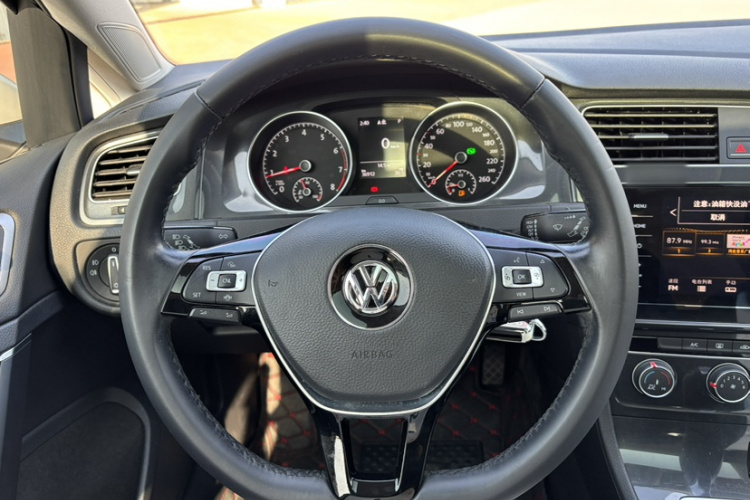 大众 高尔夫 2020款 200TSI DSG舒适进取版局部细节13