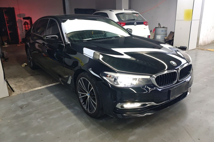 宝马5系 2019款 530Li 领先型 豪华套装车身外观6002