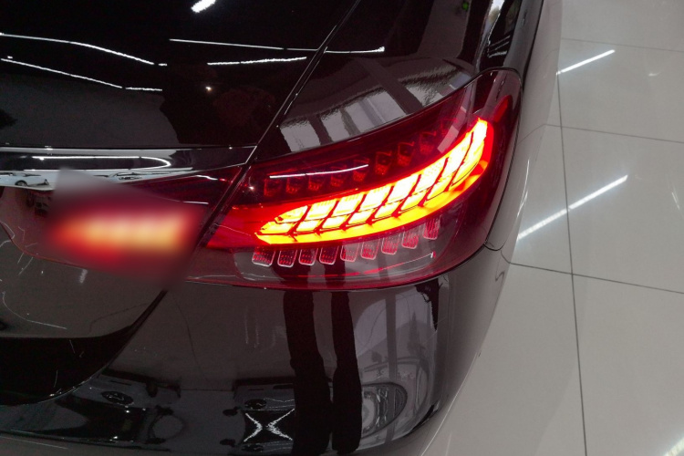 奔驰E级 2023款 改款 E 300 L 时尚型车身外观9