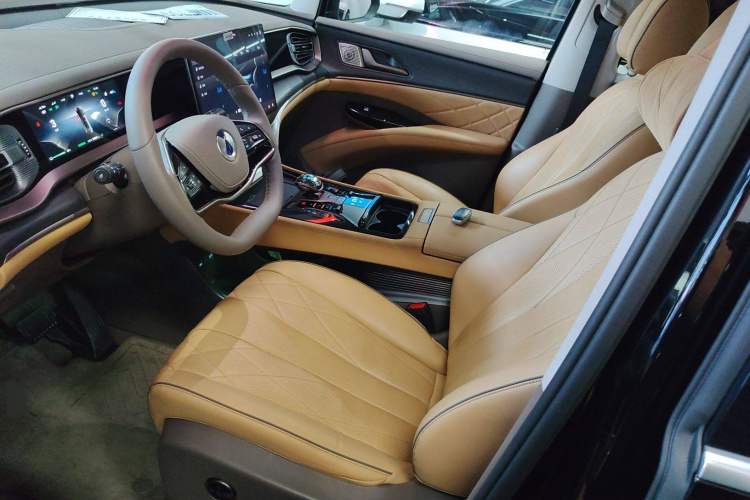 腾势D9 2022款 DM-i 970 四驱尊荣型中控内饰19