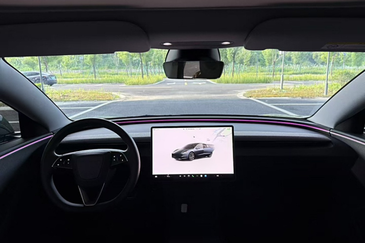 特斯拉 Model 3 2023款 后轮驱动版中控内饰7001
