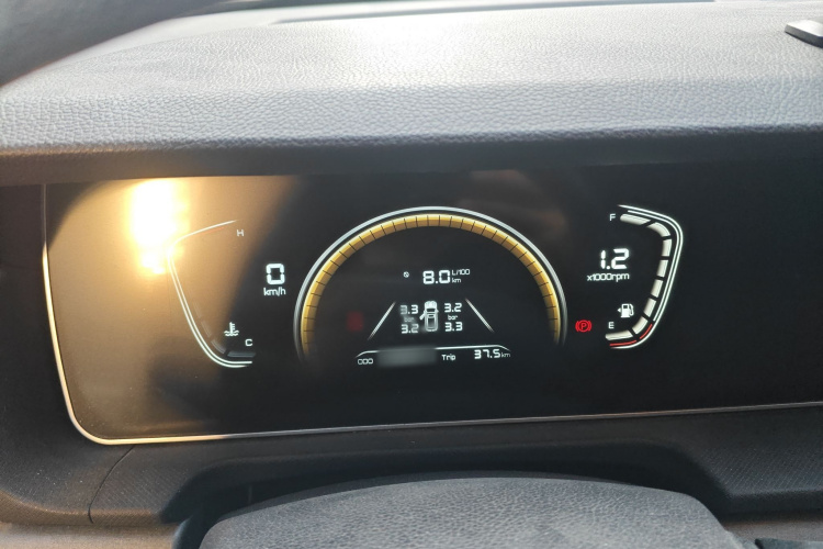 BAW北汽制造 锐胜王牌M7 2023款 2.0L 长轴创富型 7座局部细节14