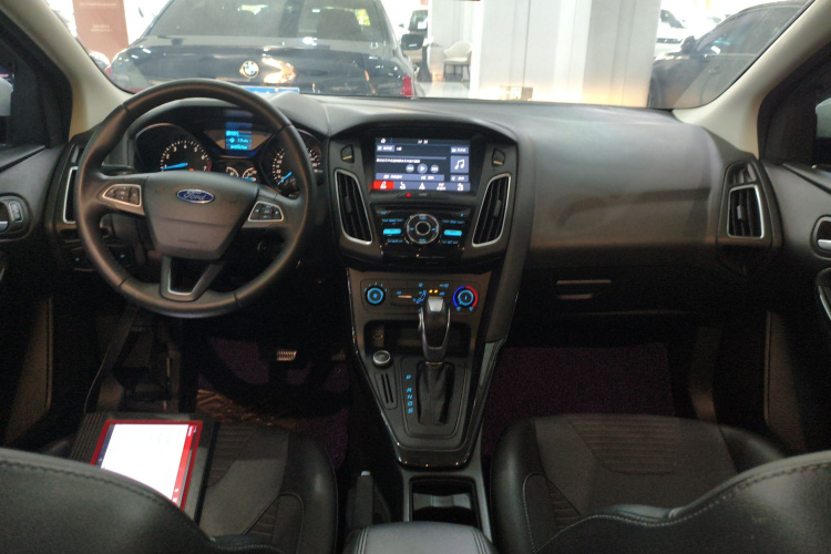 福特 福克斯 2018款 三厢经典 1.6L 自动风尚型智行版中控内饰12