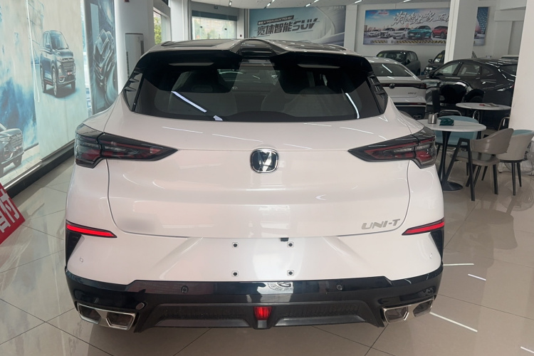 长安UNI-T 2023款 第二代 1.5T 尊贵型车身外观6004