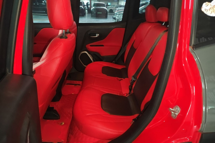 Jeep 自由侠 2017款 180T 自动高能版中控内饰21