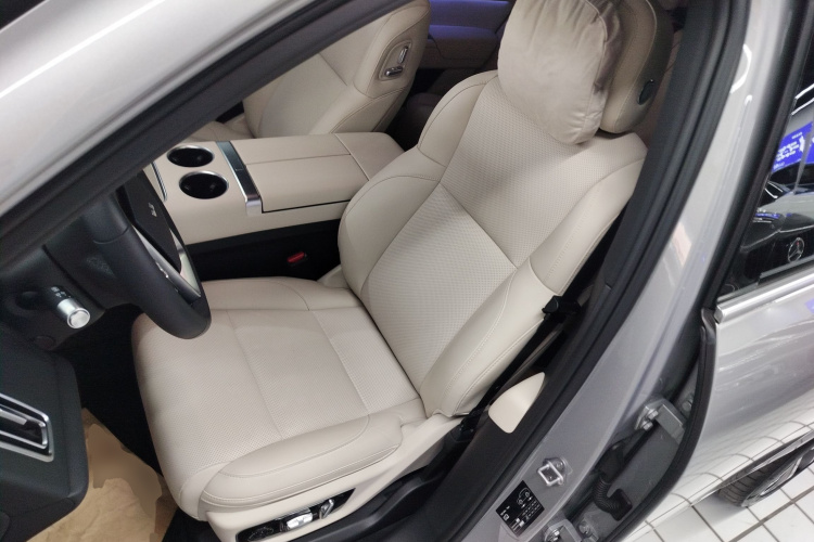 理想汽车 理想L7 2023款 Pro中控内饰19