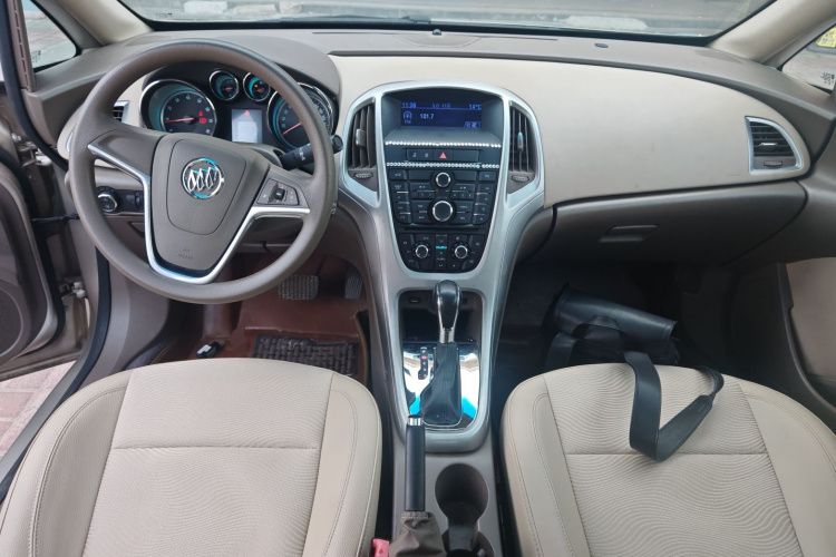 别克 英朗 2013款 GT 1.6L 自动时尚版中控内饰12