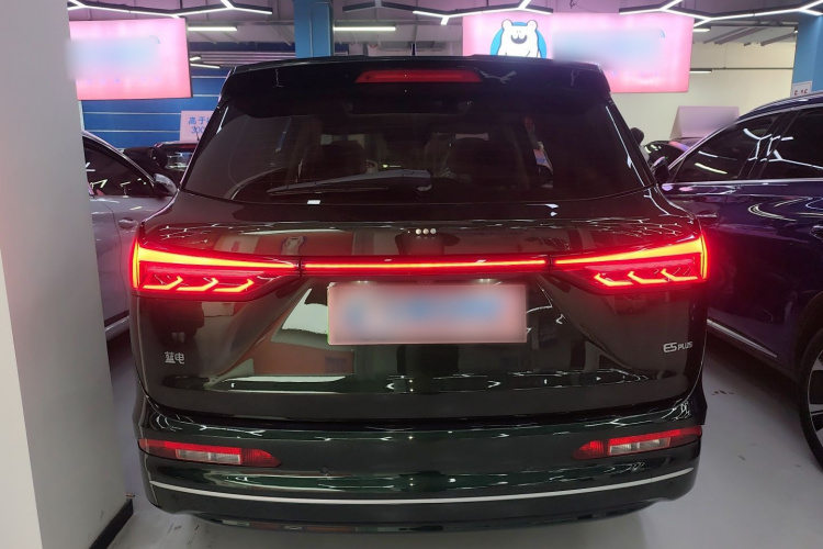 蓝电E5 PLUS 2025款 120km 标准旅行定制版 7座车身外观6004