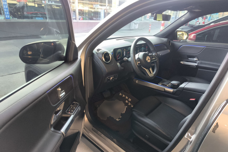 奔驰GLB 2020款 GLB 200 动感型中控内饰20