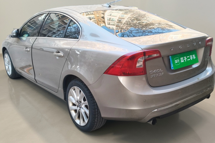 沃尔沃S60 2015款 S60L 2.0T 智远版车身外观5