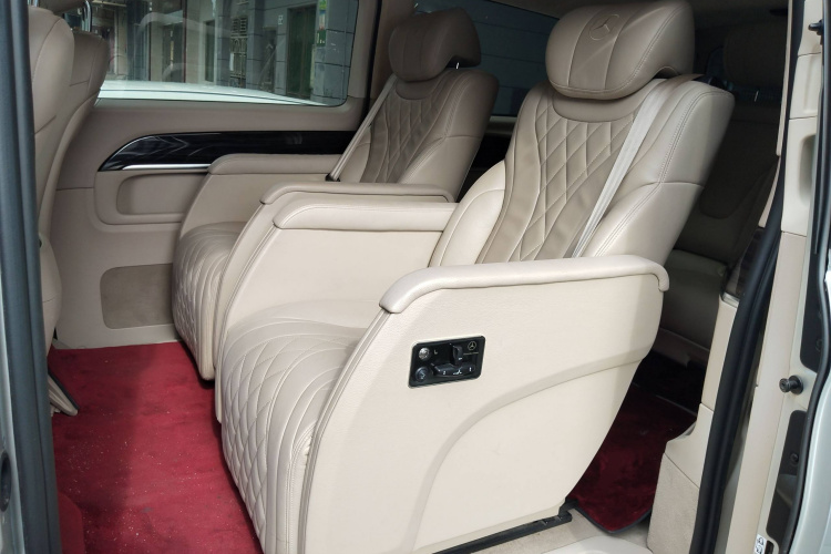 奔驰V级 2017款 V 260 领航版中控内饰21