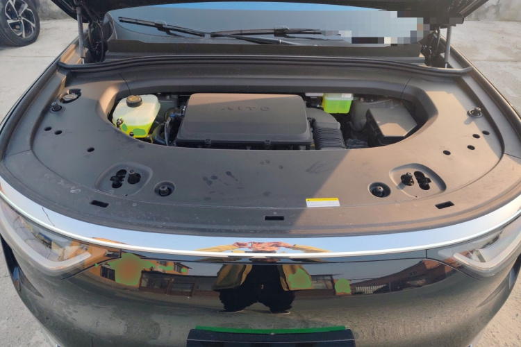 鸿蒙智行 问界M8 2025款 增程 Max+版 53.4kWh 6座版局部细节24