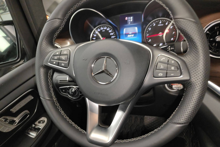 奔驰V级 2021款 V 260 领航版中控内饰13