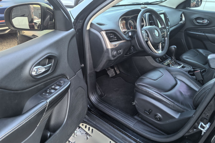 Jeep 自由光 2016款 2.0L 优越版局部细节19