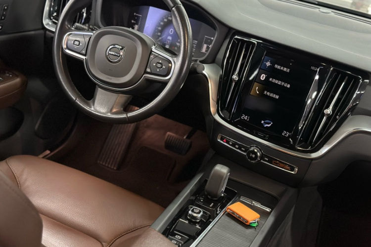 沃尔沃S60 2022款 B4 智逸豪华版中控内饰7005