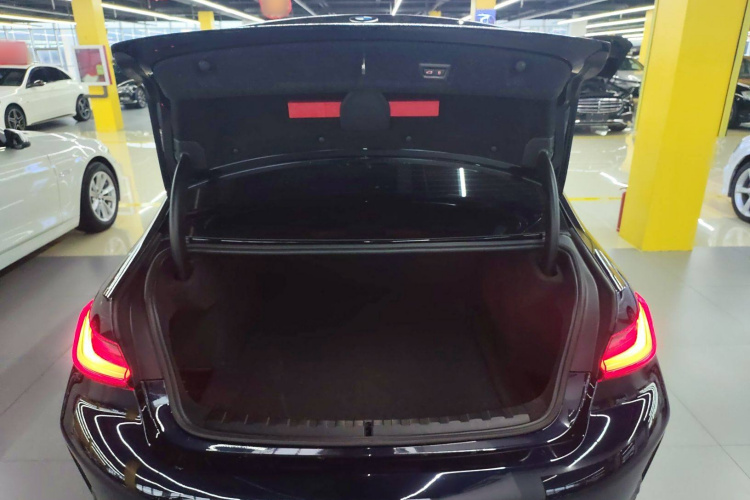 宝马3系 2023款 325Li M运动套装中控内饰23