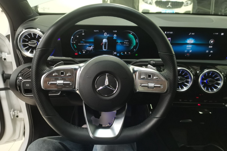 奔驰A级 2022款 改款三 A 200 L 运动轿车时尚型中控内饰13