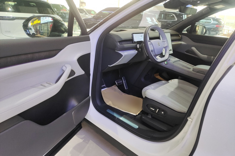 蔚来ES8 2024款 75kWh中控内饰7003