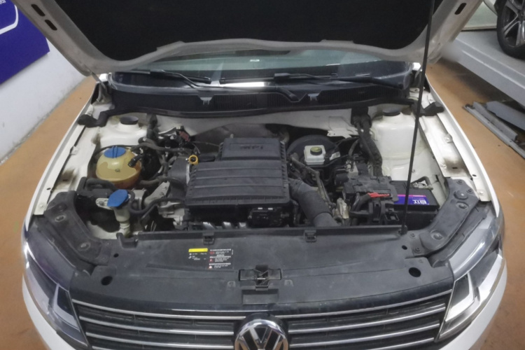 大众 朗逸 2015款 1.6L 自动舒适版机舱底盘24