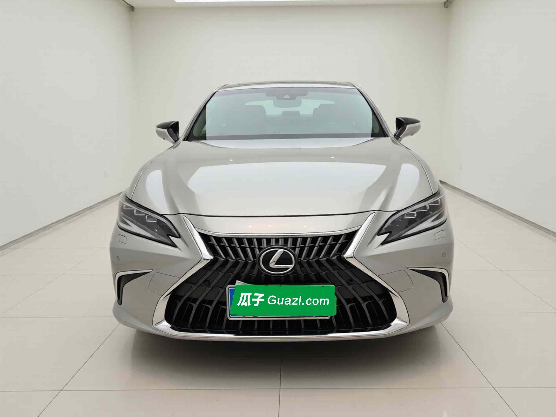 雷克萨斯ES 2022款 300h 臻享版(1)