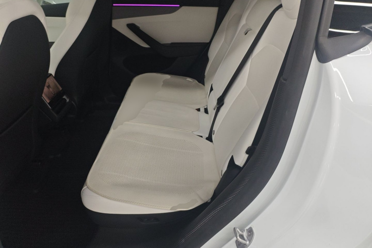 特斯拉 Model Y 2025款 长续航全轮驱动版中控内饰21