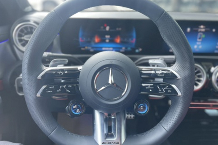 奔驰A级AMG 2025款 AMG A 35 L 4MATIC中控内饰7002